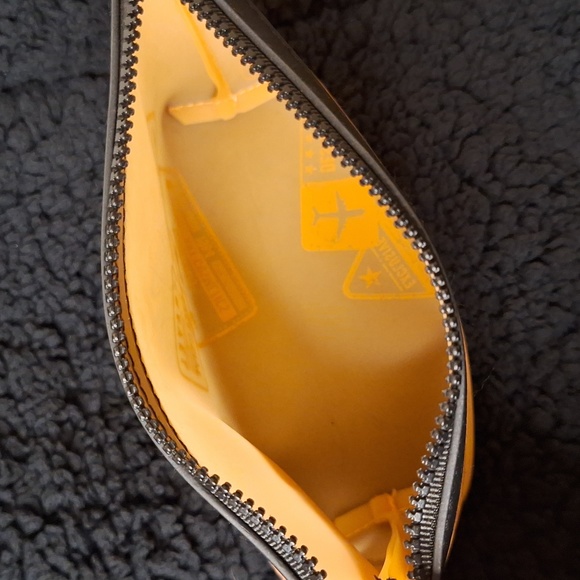 MAC Cosmetics Makeup Bag - Picture 5 of 9